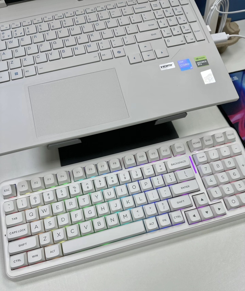 Tastiera Meccanica Personalizz - Gaming Keyboard Bluetooth recensione e prezzo